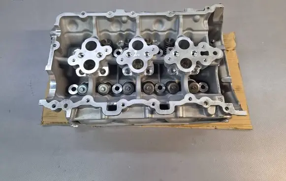Porsche Cayenne (9Y0 9Y3) Engine head 06M353BA 06M103403AF