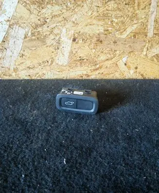 Volvo S90, V90 Tailgate/boot open switch button 31674800