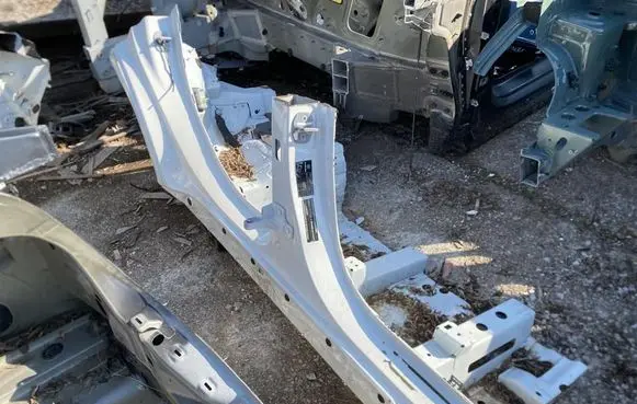 Mercedes-Benz EQC Rear quarter panel 