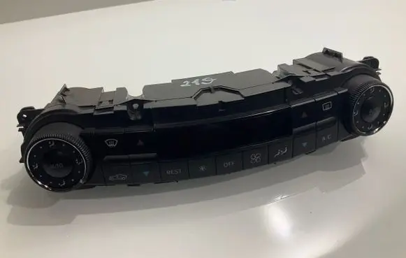Mercedes-Benz CLS C219 Climate control unit 2198301085 0L0930007 00041207