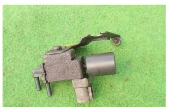 Toyota Carina T190 Fuel pressure sensor 