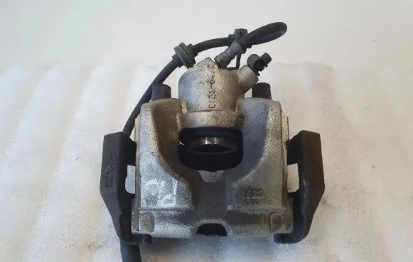 BMW 1 E82 E88 Front brake caliper 6776528