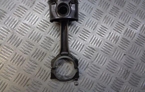 Ford Mondeo Mk III Piston 
