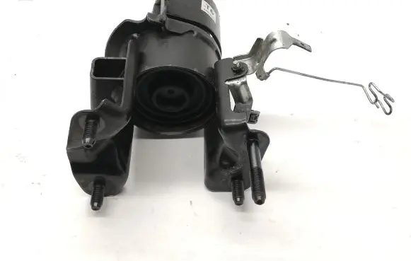 Toyota RAV 4 (XA50) Engine mount bracket