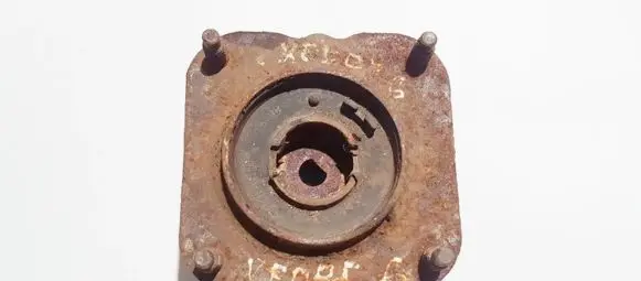 Mazda 626 Coil spring mount 