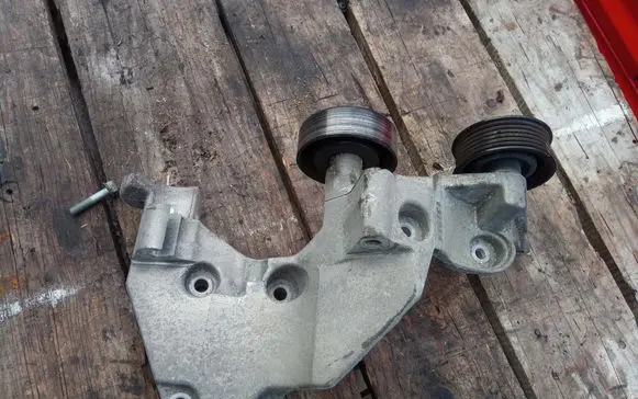 KIA Sportage Generator/alternator bracket 