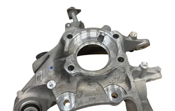 Rear wheel hub spindle/knuckle