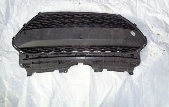 Hyundai i10 Front bumper upper radiator grill 86351D7100