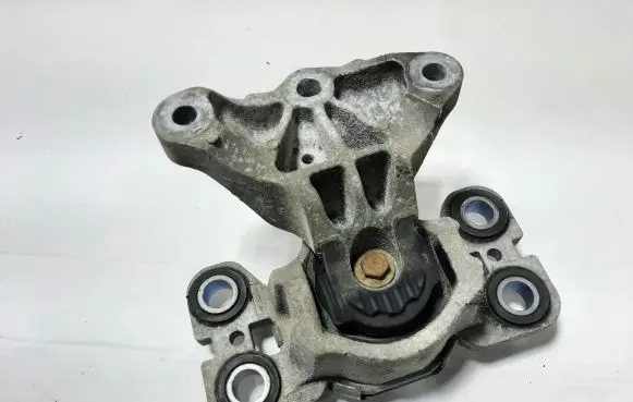 Volvo XC60 Engine mount bracket 31401307