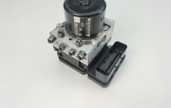 Volkswagen Golf VI ABS Pump 1K0614517BJ 1K0907379AN