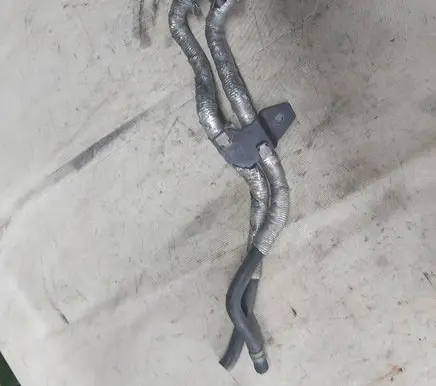 Coolant pipe/hose