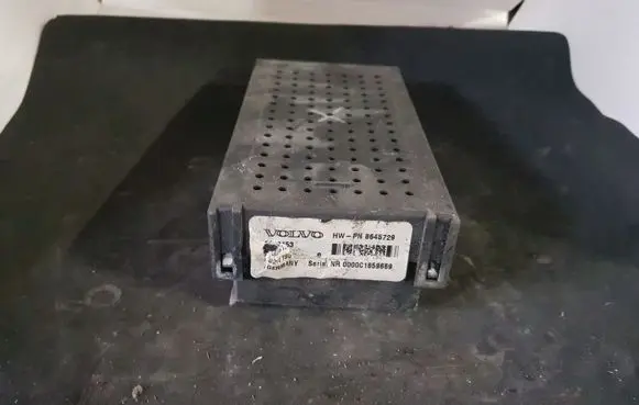Volvo XC70 Fuse module 8645729