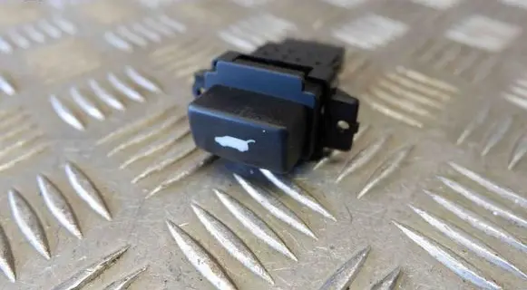 Tailgate opening switch