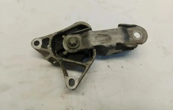 Mercedes-Benz CLA C117 X117 W117 Engine mount vacuum valve a2462400809