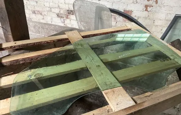 Land Rover Freelander Front door window glass four-door DOT36AS2M129 43R007023