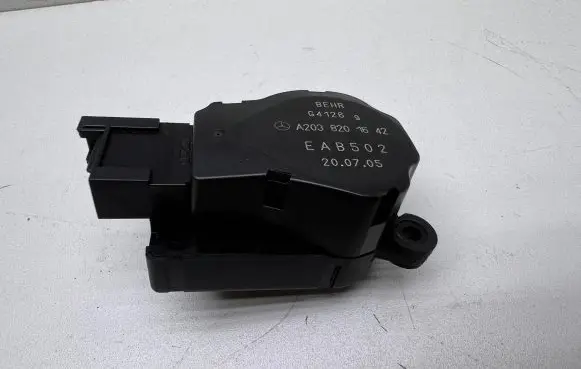 Mercedes-Benz CLS C219 Air flap motor/actuator A2038201642