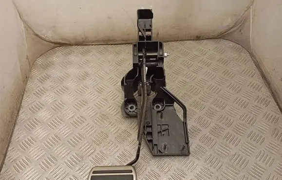 Peugeot 5008 II Brake pedal 9824805180 980799458000 P1002572