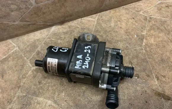 Mercedes-Benz CLS C218 X218 Water pump A0005000386
