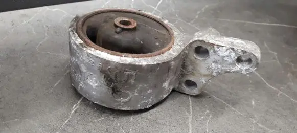 Nissan Sunny Engine mount vacuum valve brak