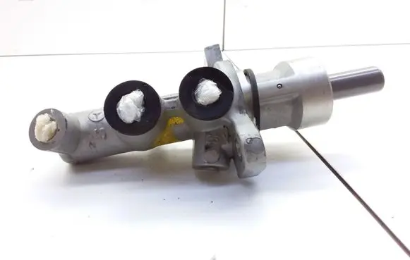 Mercedes-Benz C W202 Master brake cylinder 32661549