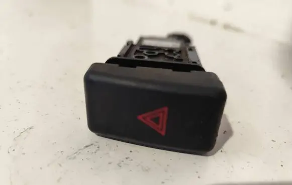 Mazda 3 I Hazard light switch BP4K664H0 03750330