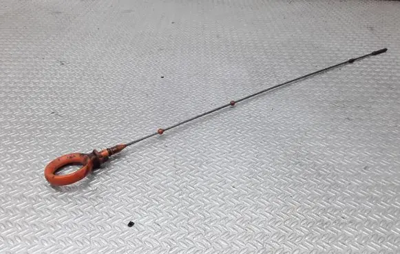 Volkswagen PASSAT B6 Oil level dip stick 
