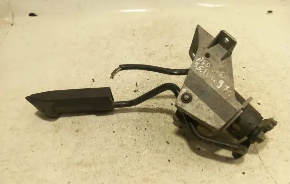 Audi A6 S6 C4 4A Accelerator throttle pedal 4A1721507G