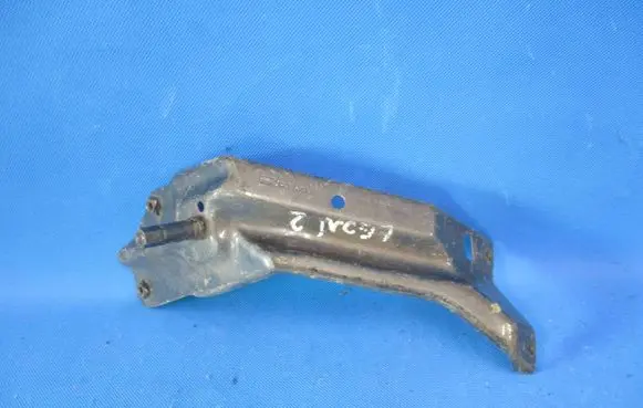 Seat Leon (1P) Fender mounting bracket 1P0821136