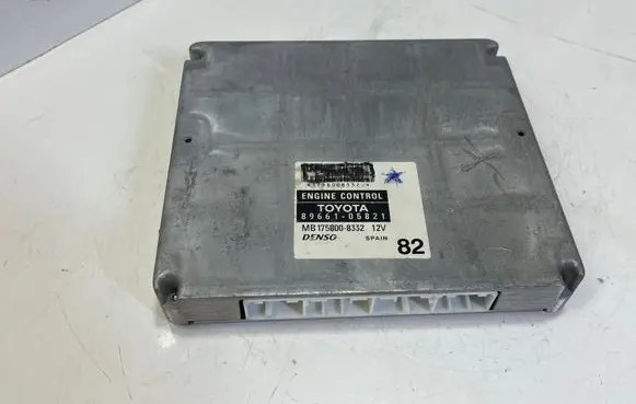 Toyota Avensis T250 Engine control unit/module 8966105821