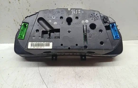 Volkswagen PASSAT B5 Speedometer (instrument cluster) 3B0920820A