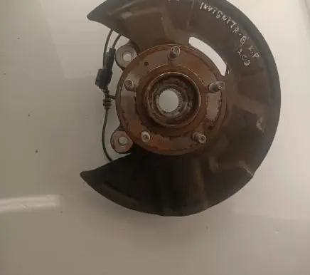 Opel Insignia B Front wheel hub 13507016