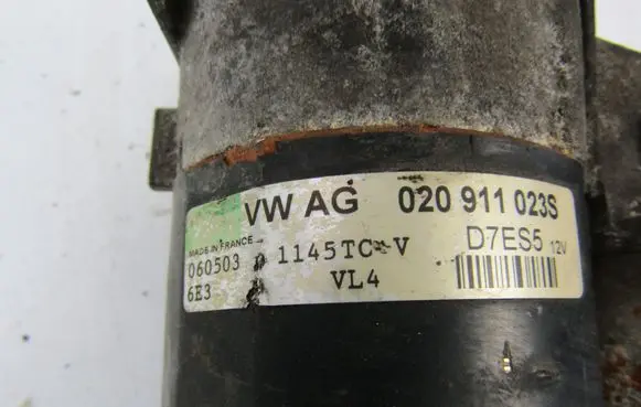 Volkswagen Golf IV Starter motor 020911023S