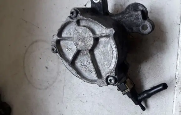 Ford Mondeo MK IV Vacuum pump