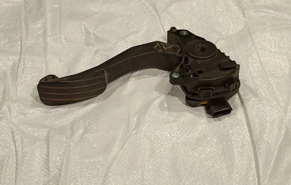 Renault Master III Accelerator throttle pedal 180107523R