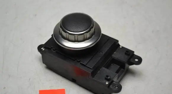 Head unit multimedia control