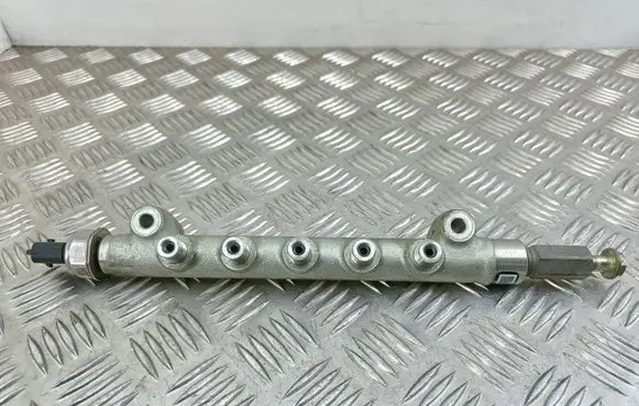 Opel Zafira C Fuel main line pipe 55570022