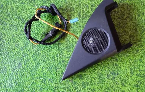 Front door high frequency speaker