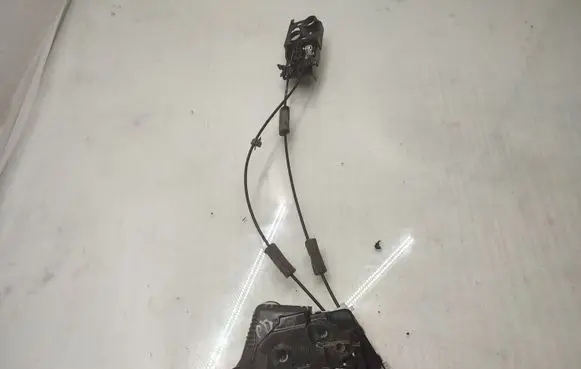 Honda HR-V Front door lock M8511110M2 171010