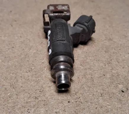 Subaru Legacy Fuel injector FBJC100 0008X08