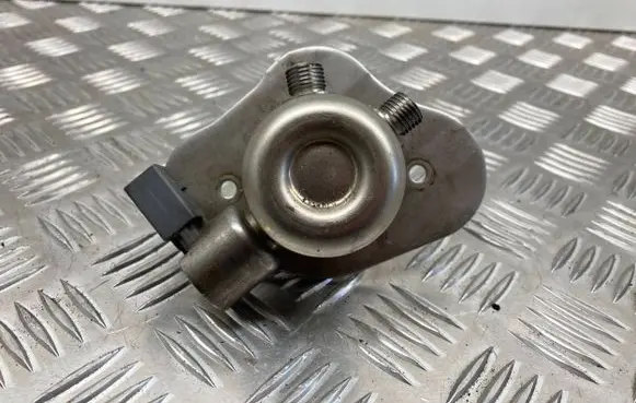 BMW 3 E90 E91 Fuel injection high pressure pump 7562473