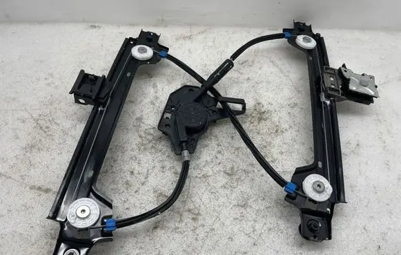Tesla Model X Front door electric window regulator 102882000E