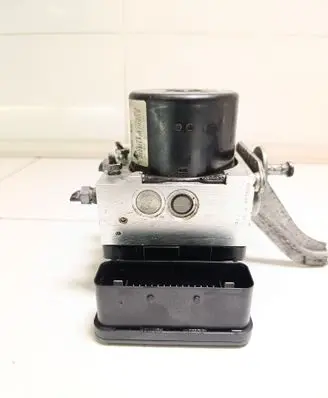 Mercedes-Benz C W204 ABS Pump A2044313912 A2049012500