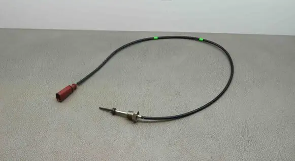 Volkswagen Jetta VI Oil temperature sensor 04L906088BR