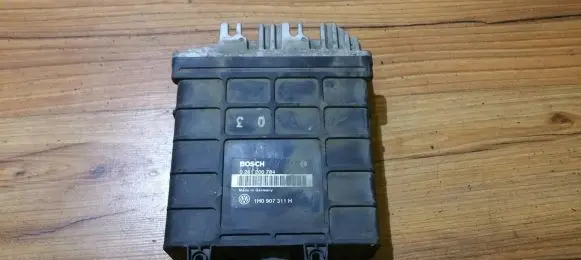 Volkswagen Golf III Engine control unit/module 0261200784 1H0907311H