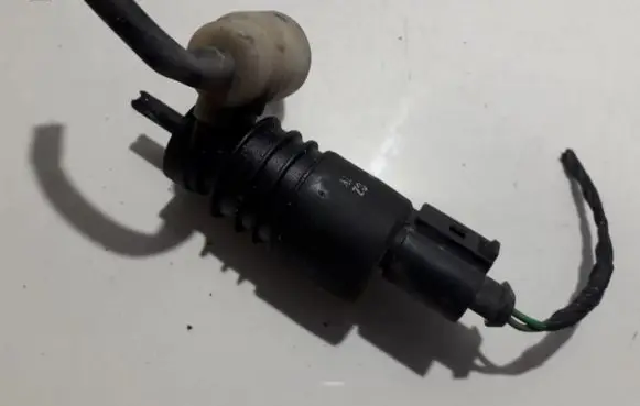 Volkswagen Polo III 6N 6N2 6NF Windscreen/windshield washer pump