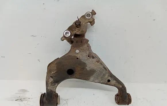 Toyota Hilux (AN120, AN130) Front lower control arm/wishbone