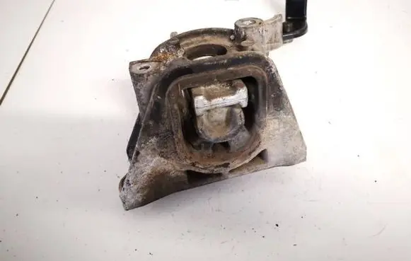Honda Civic Engine mount bracket