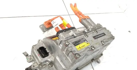Voltage converter inverter