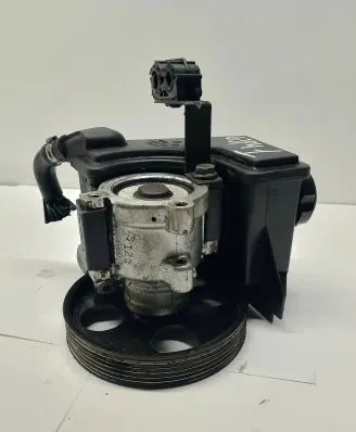 Peugeot 206 Power steering pump 26064217