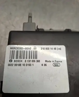 Mercedes-Benz E W210 Door central lock control unit/module 2108001448